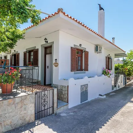 Efcharis House Skopelos Neo Klima