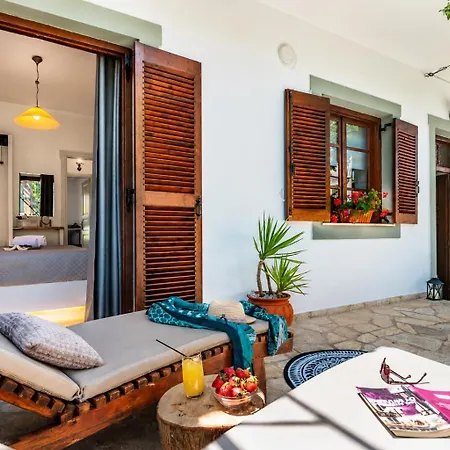 Efcharis House Skopelos Neo Klima