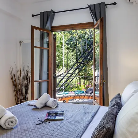 Efcharis House Skopelos * Neo Klima